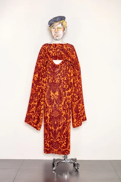 Look 30
